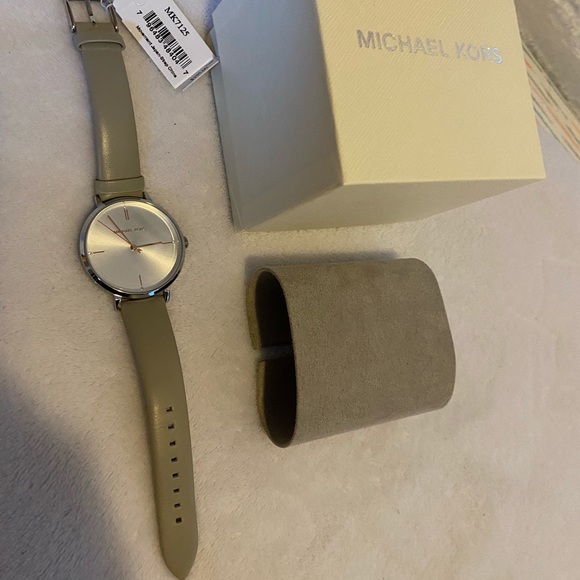 MK WATCH - Picture 3 of 5